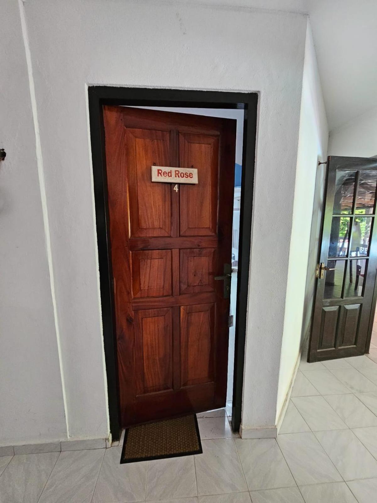 Resort Latheena 2*